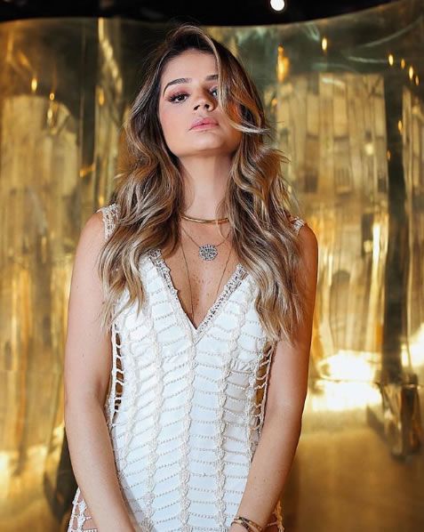 Thassia Naves veste Rosacha Vestido de Crochê Bordado - Look do dia - lookdodia.com