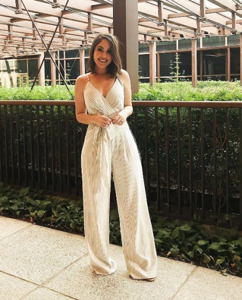 Karine Filizola veste Amissima Macacao Risca de Giz - Look do dia - lookdodia.com