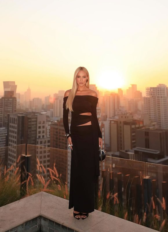 Vestido Taissa Jersey Recortes Rock Lola Larissa Dorleto